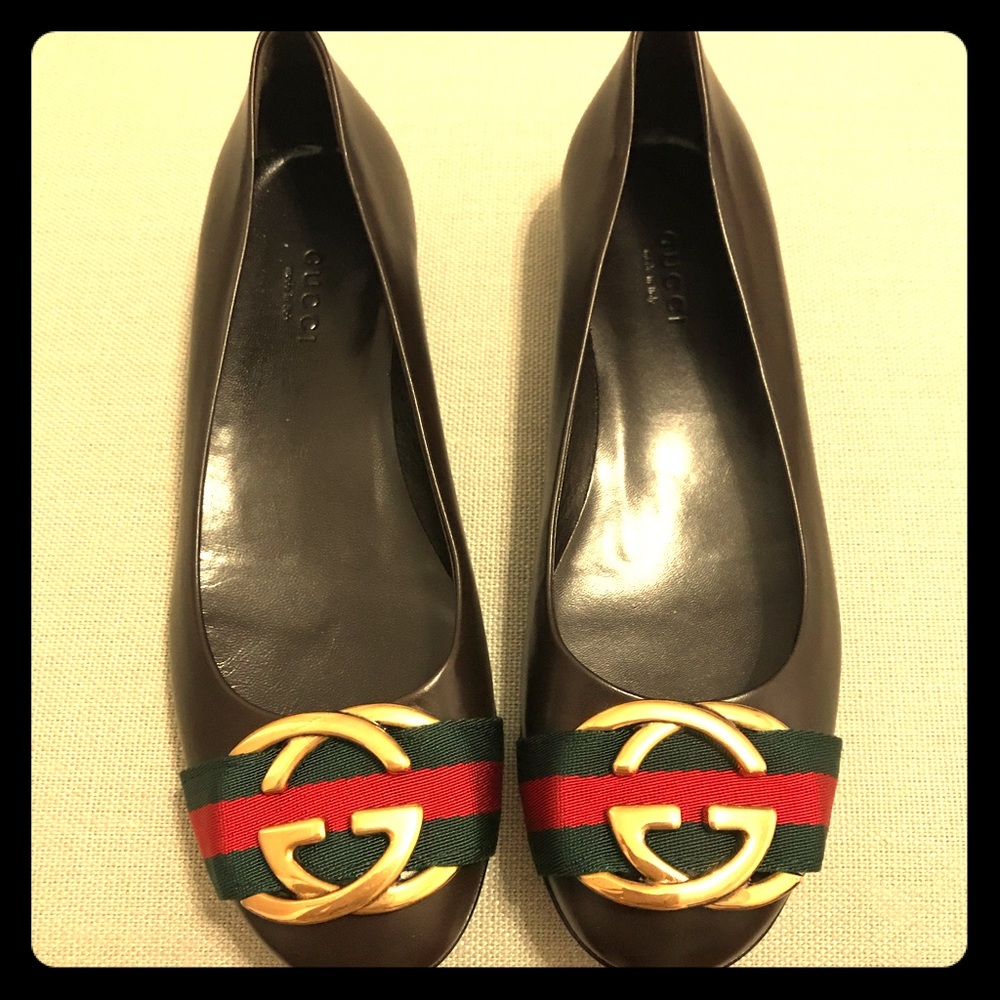 Gucci leather flats gold HW
